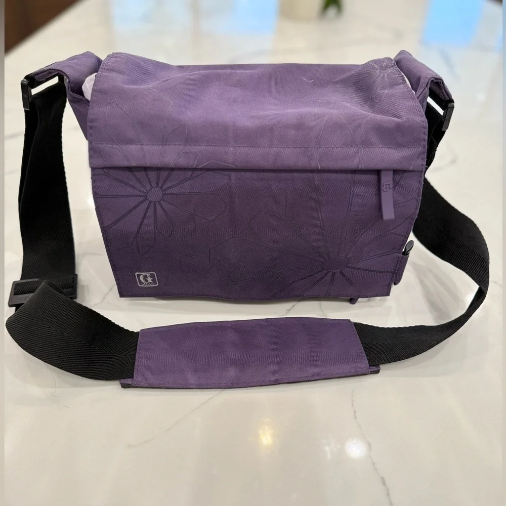 Golla “Sun” Purple Camera Bag Padded, Magnetic, Adjustable Strap Great Condition